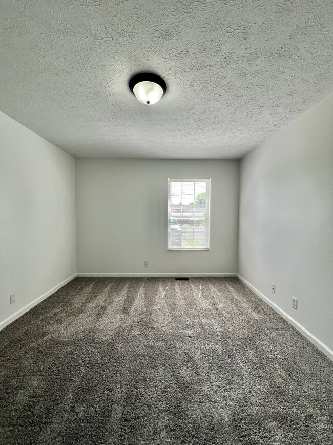 Building Photo - "Charming 3-Bedroom Home with 2 Full Baths...