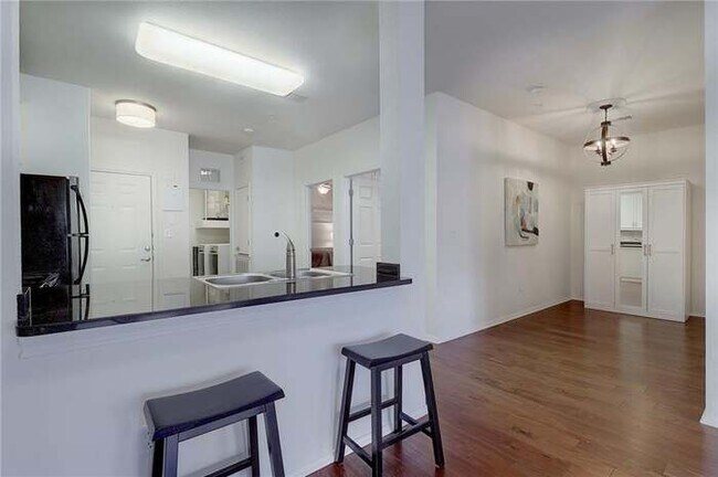 Foto del edificio - 910 W 25th St