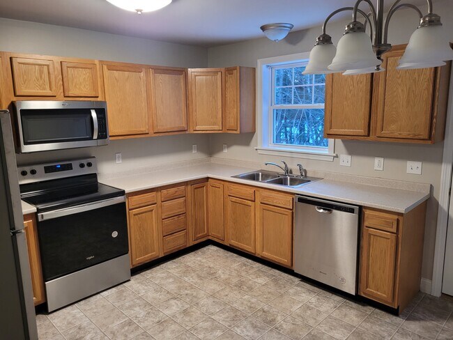 Building Photo - 10 Tourmaline Dr