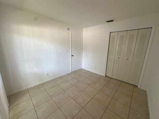 Building Photo - 7827 NW 39th Ct
