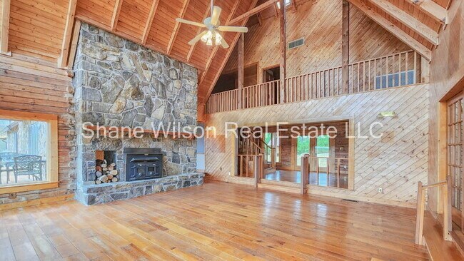 Foto del edificio - 218 Sugar Hollow Rd