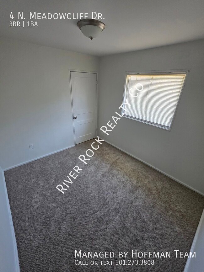 Building Photo - 4 N Meadowcliff Dr