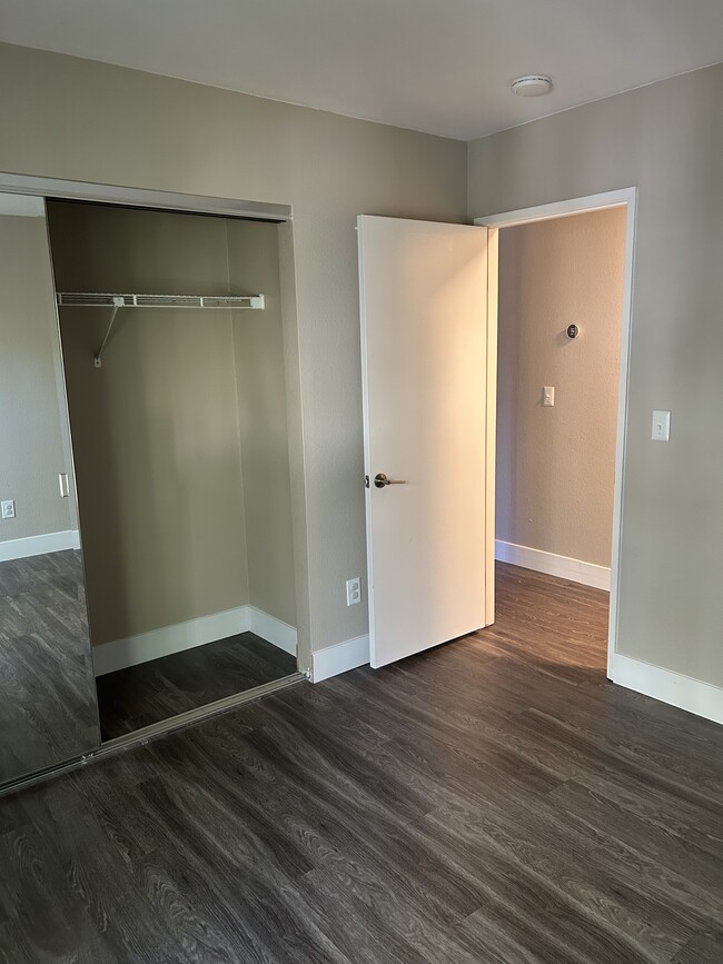 Building Photo - 6570 Cotton Wood Cir