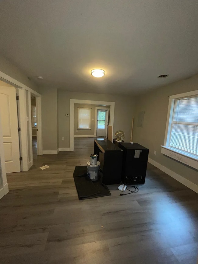 Building Photo - 46 Craig St