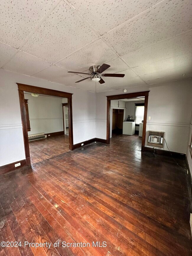 Building Photo - 330 Hickory St