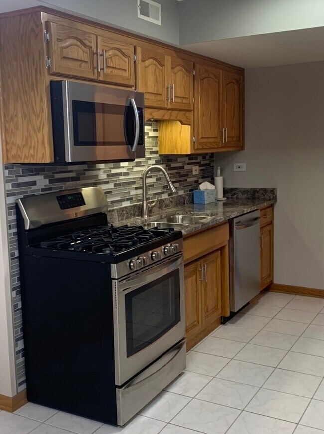 Building Photo - 5630 S Narragansett Ave