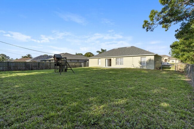 Building Photo - 2165 SW Gemini Ln