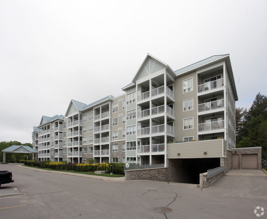 900 Bogart Mill Trl, Newmarket, ON L3Y 8V5 Apartments 900 Bogart Mill