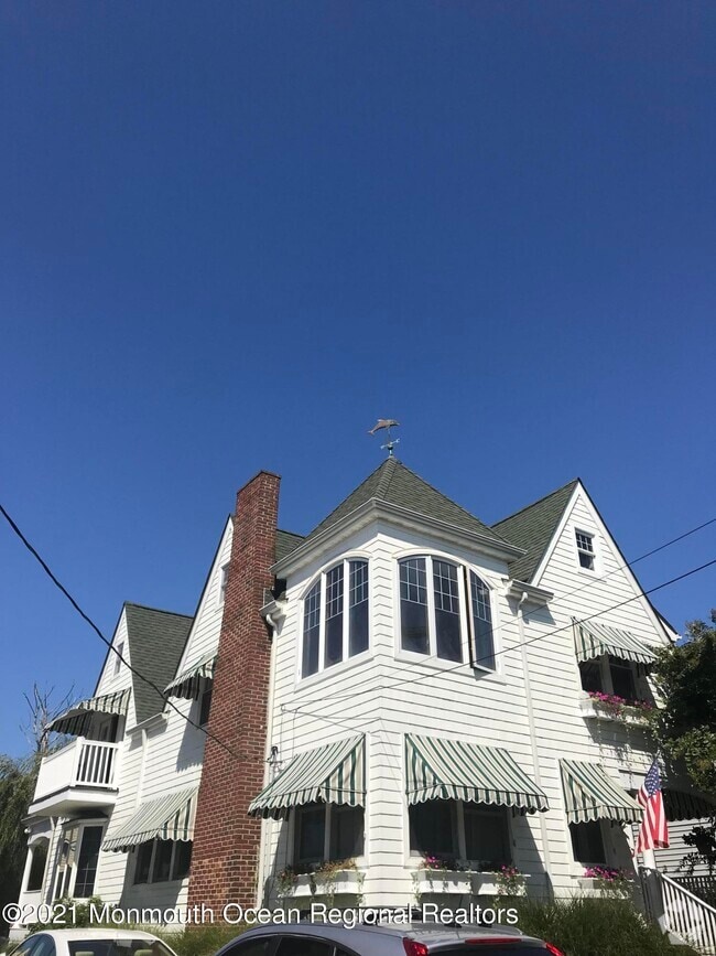 Building Photo - 72 Waterman Ave