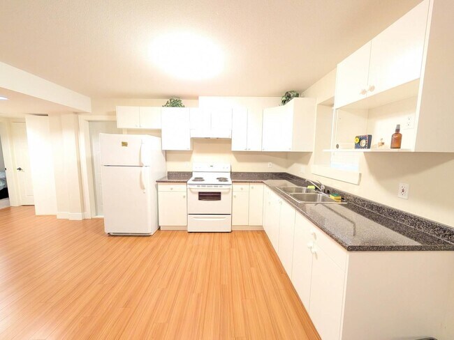 Building Photo - 73XX-7202 202 St.