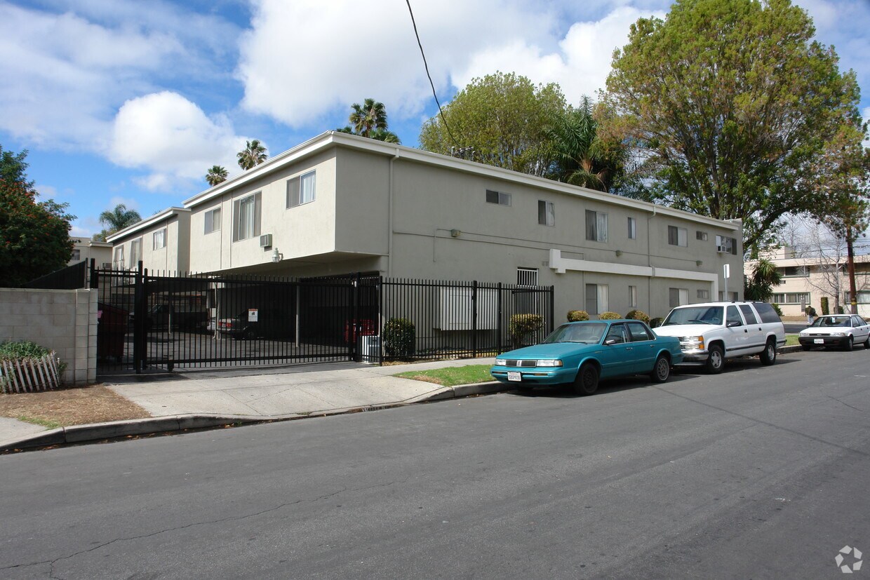 Foto del edificio - 15404 Vanowen St