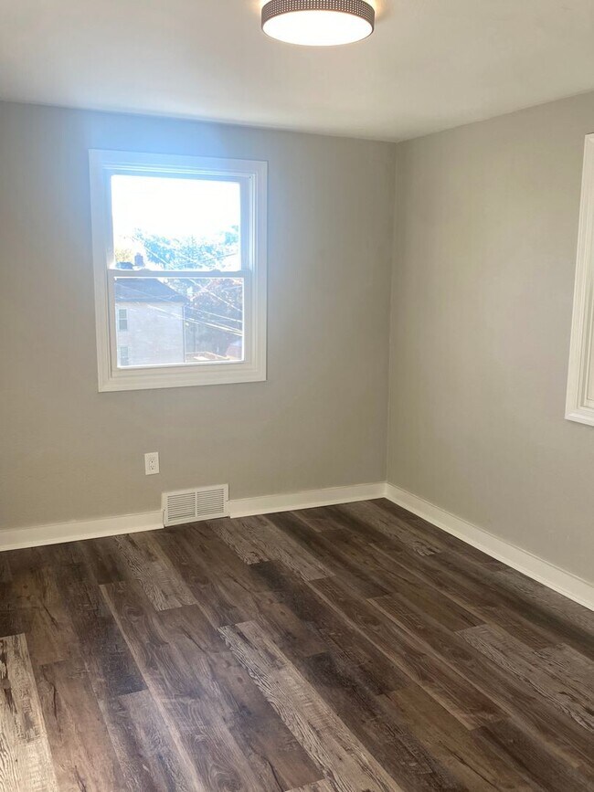 Foto del edificio - SUPER CUTE 1 BEDROOM/1 BATH HOME IN NORTH IRWIN - MOVE IN READY!!
