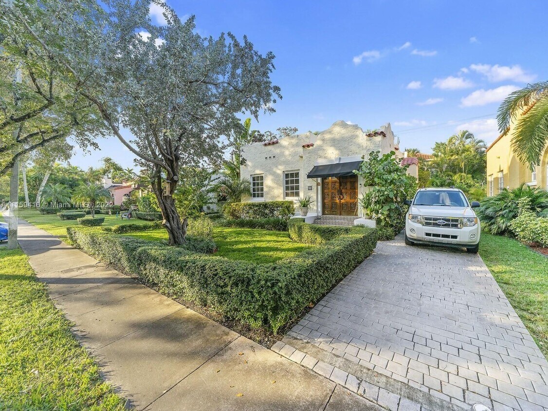 Primary Photo - 533 Alcazar Ave