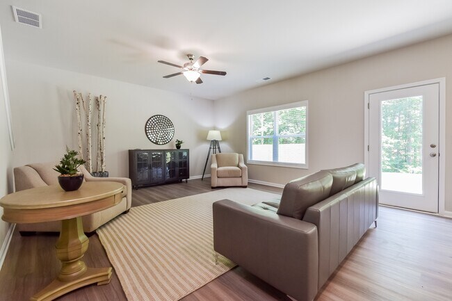 Foto del edificio - 3330 Lilac Crk Trl