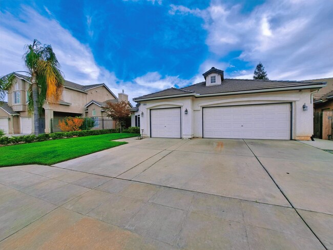 Foto del edificio - Gorgeous Fresno Residence with Premium Fin...