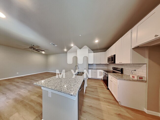 Building Photo - 444 Willow Crossing E
