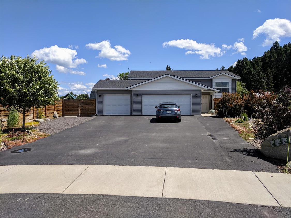 Primary Photo - 233 Lupine Dr