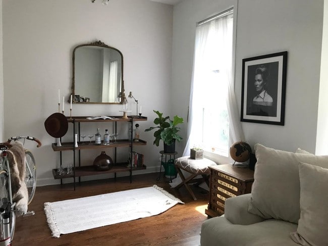 Building Photo - 2028 W Armitage Ave