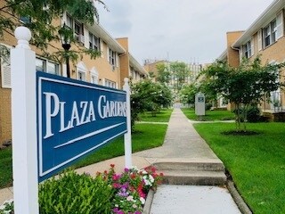 Foto principal - 1374 Paterson Plank Rd