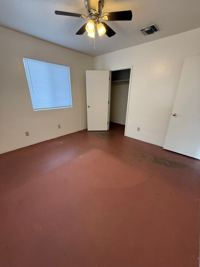 Building Photo - Town Home For Rent