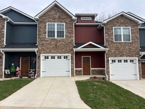 Building Photo - 323 Piper Glen