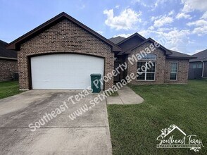 Building Photo - 1102 Cypress Wood Dr
