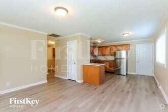 Building Photo - 702 Delbrook Dr