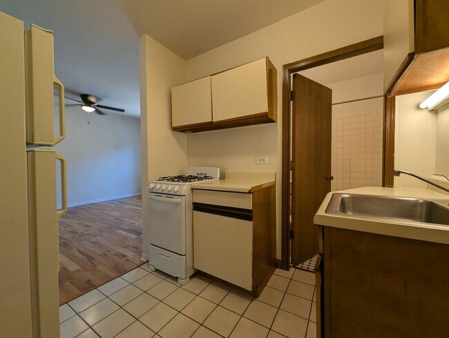 Foto del edificio - 815 W Cornelia Ave