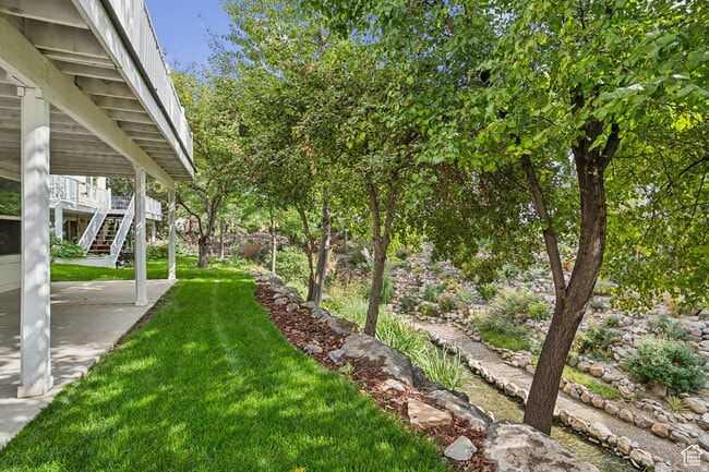 Patio mantenido por la Asociación de Propietarios - 9287 S Avignon Pl