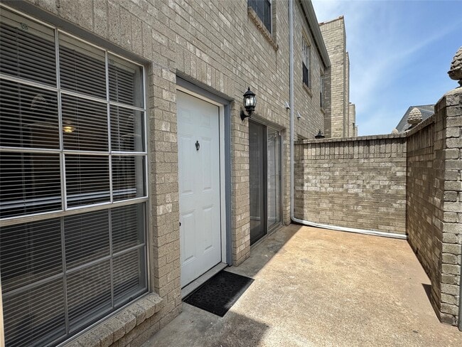 Foto del edificio - 6500 Sands Point Dr