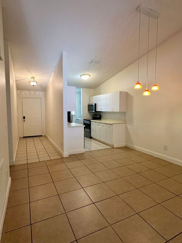 Building Photo - 3436 Sunrise Villas Ct N