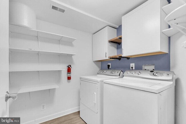 Building Photo - 1565A N Van Dorn St