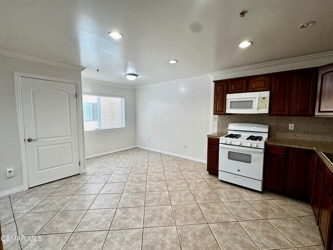 Foto del edificio - 13525 Vanowen St