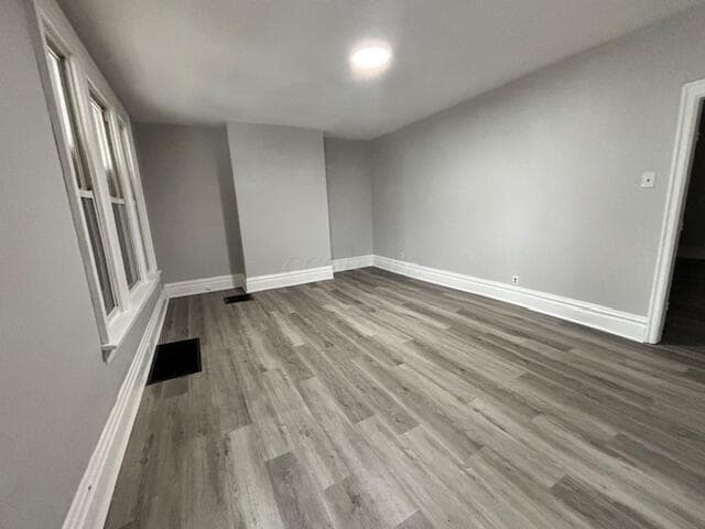 Building Photo - 823 Oakwood Ave