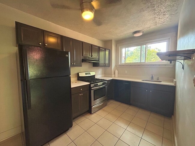 Photo - 600-602 Lamar Ave Apartment