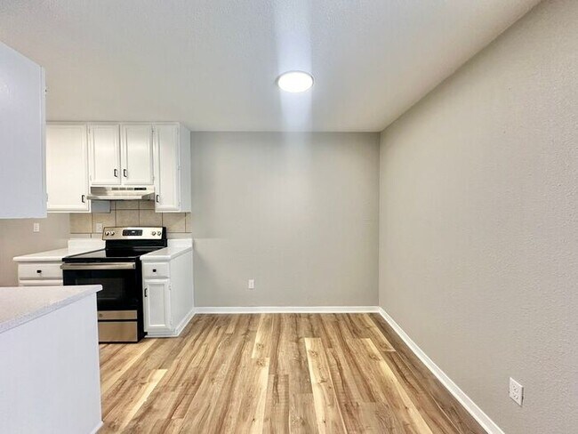Foto del edificio - Available Now: Affordable Downtown Living!
