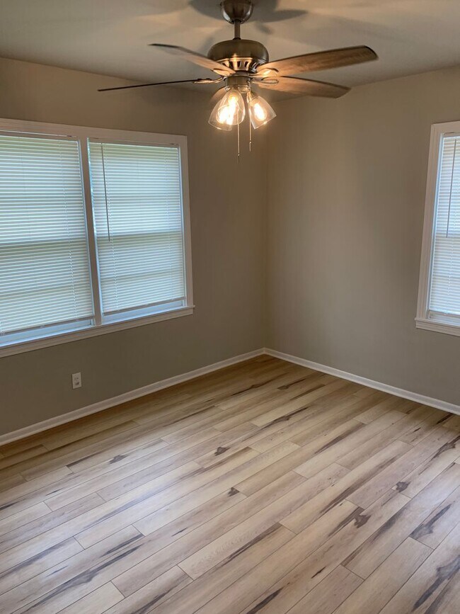 Foto del edificio - Freshly Renovated 3-Bedroom, 1-Bath