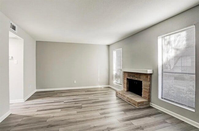 Building Photo - 2120 Wilcrest Dr