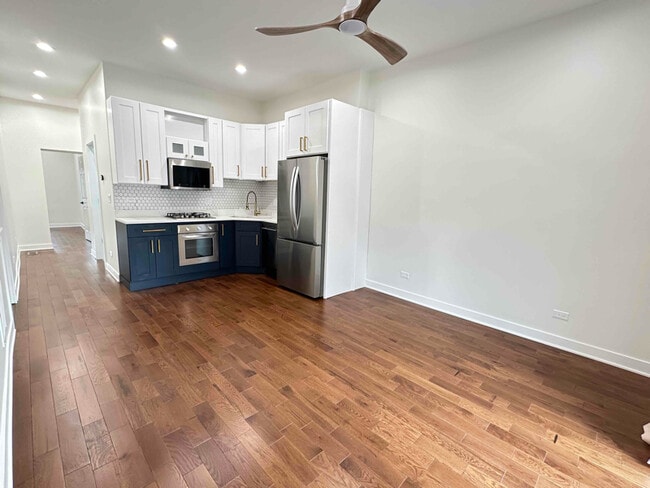 Photo - 1529 N Maplewood Ave Apartment