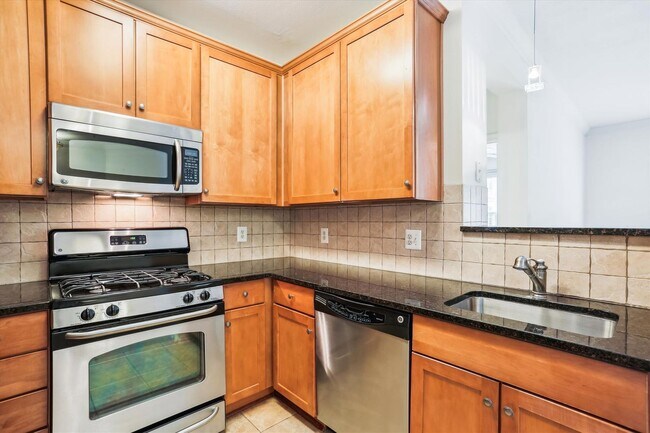 Foto del edificio - FRESH & READY! 2BD/2BA Next to METRO with ...