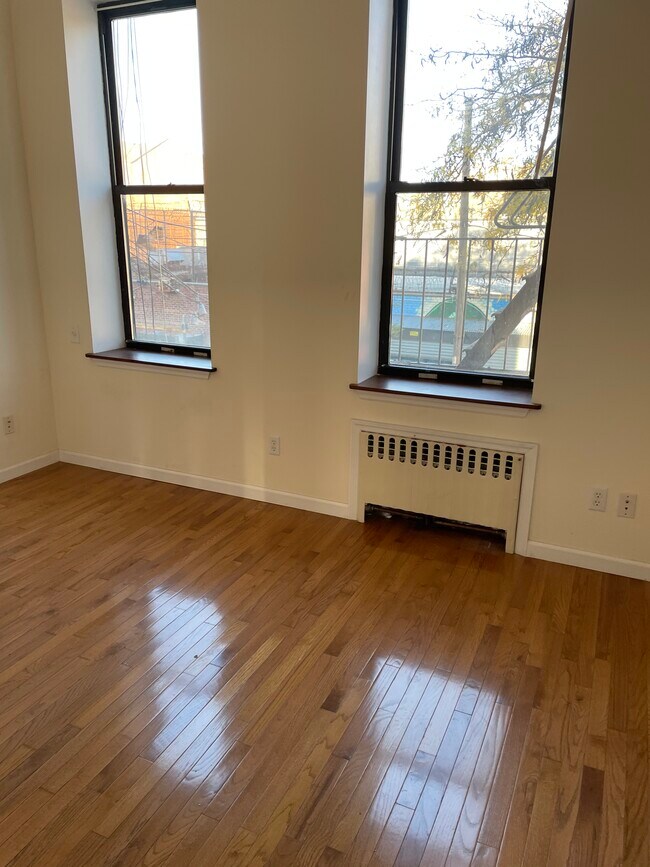 Building Photo - 126 Thatford Ave