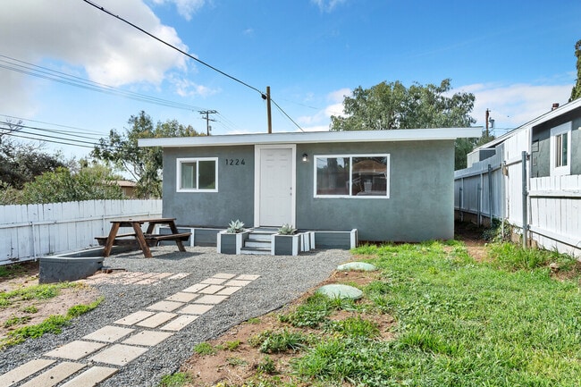 Building Photo - 1224 Willowside Ter