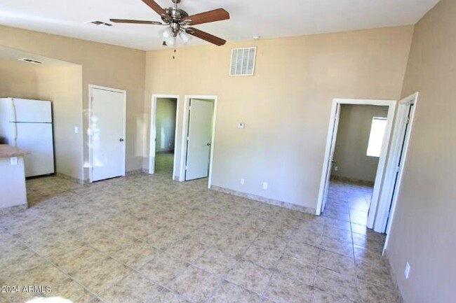 Building Photo - 1502 W Palmer Dr