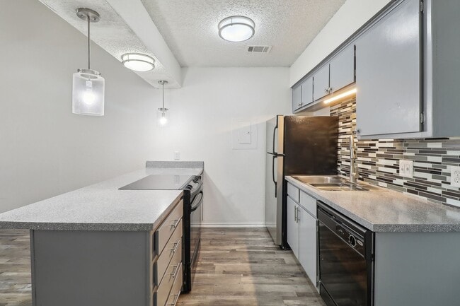 Building Photo - Hampton Townhomes