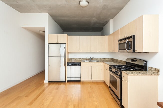 Building Photo - 412 S Wells St