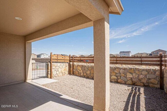 Foto del edificio - 4828 Ruben Soto