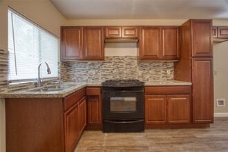 Building Photo - 10055 Hardison Ln