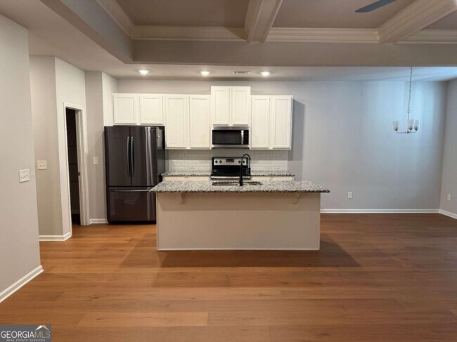 Building Photo - 7811 Silk Tree Pointe