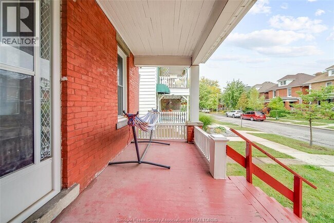 Photo du bâtiment - 1171 Windermere Rd