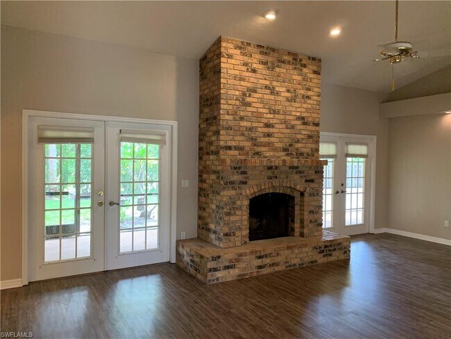 Building Photo - 621 Astarias Cir